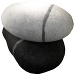 Gefilzter Sitzkiesel gefüllt mit Dinkelspelz